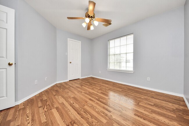 Building Photo - 16526 Cairngrove Ln