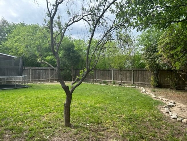 Building Photo - $350 OFF FIRST MONTH'S RENT IF YOU MOVE IN...