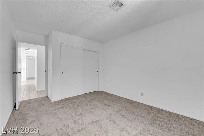 Building Photo - 2004 Canterbury Dr