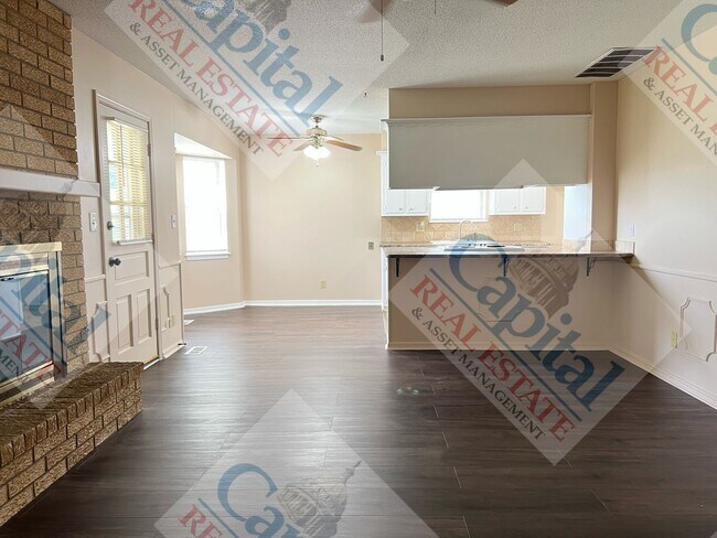 Building Photo - Charming 3 Bedroom