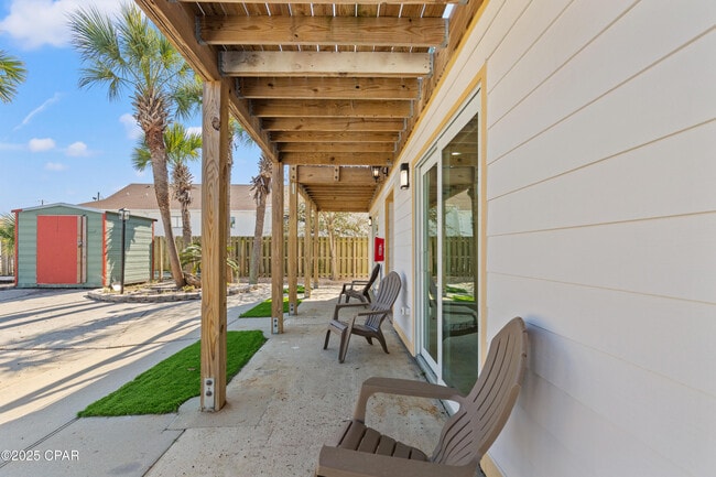 Building Photo - 8115 Thomas Dr