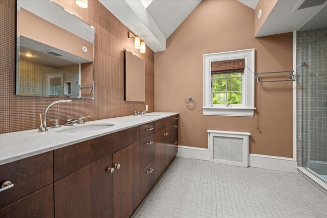 Building Photo - 64 Alta Ave
