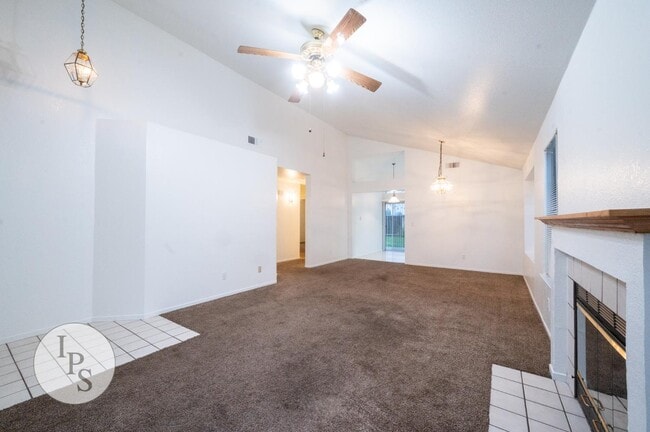 Building Photo - 2188 E Pinedale Ave