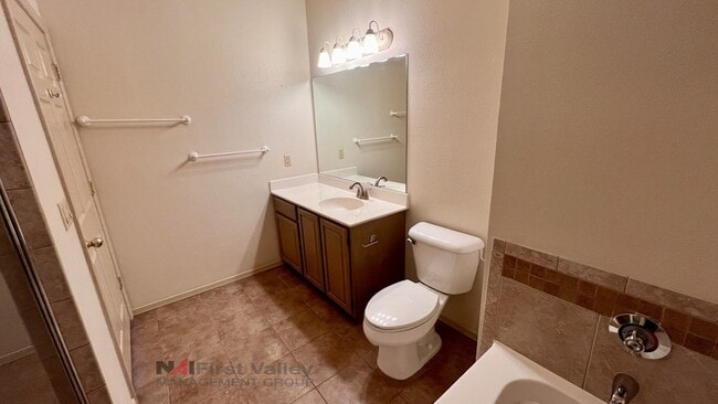 Building Photo - 2 Bedroom- 2 Bathroom Upstairs