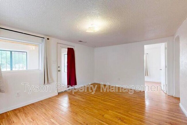 Building Photo - 1630 Griegos Rd NW