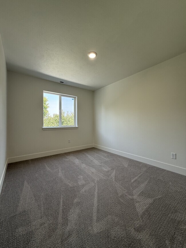 Building Photo - 13301 E Alki Ave