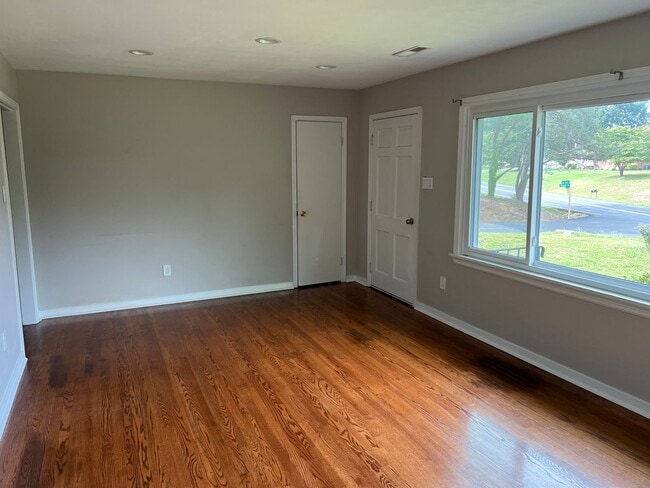 Building Photo - 6460 Thrush Way
