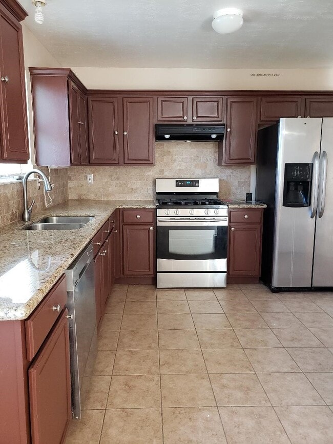 Building Photo - 16123 Catbird Ct