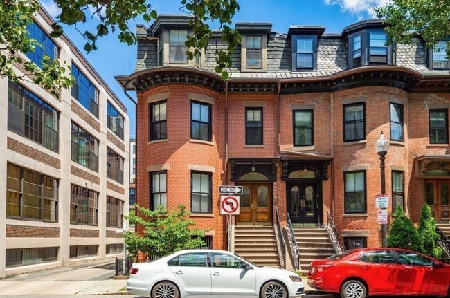 Building Photo - 70 E Brookline St