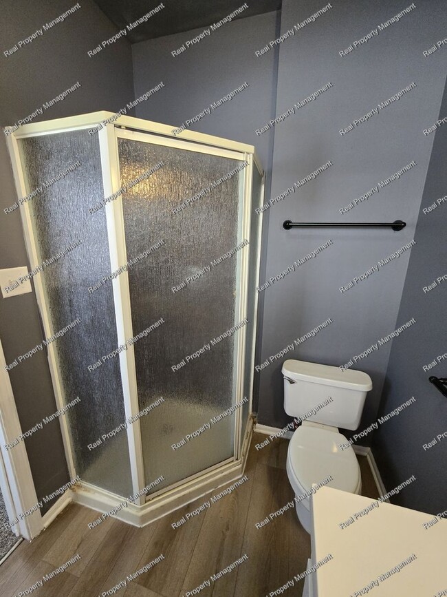 Building Photo - Updated 2 Bedroom Townhome