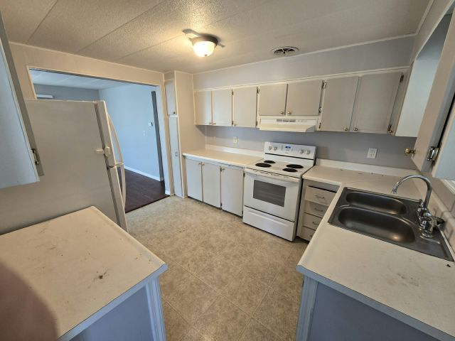 Building Photo - 208 49th Ave W