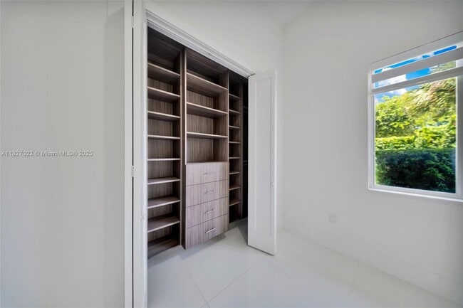 Building Photo - 10203 SW 136th St