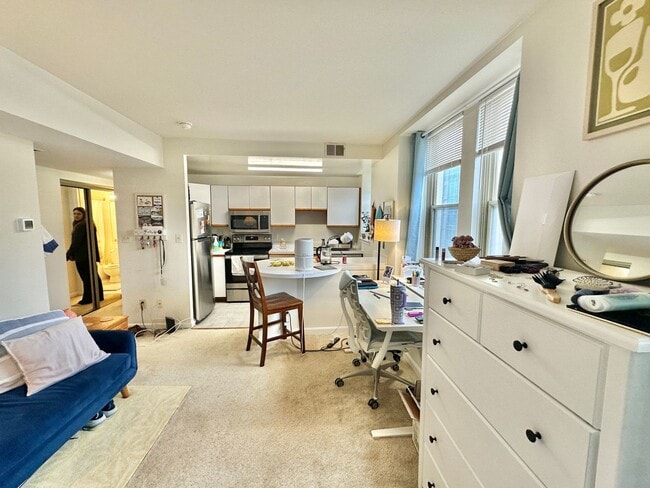 Building Photo - Château Living in this Dupont Circle Delightful Studio- Blocks from the Metro!