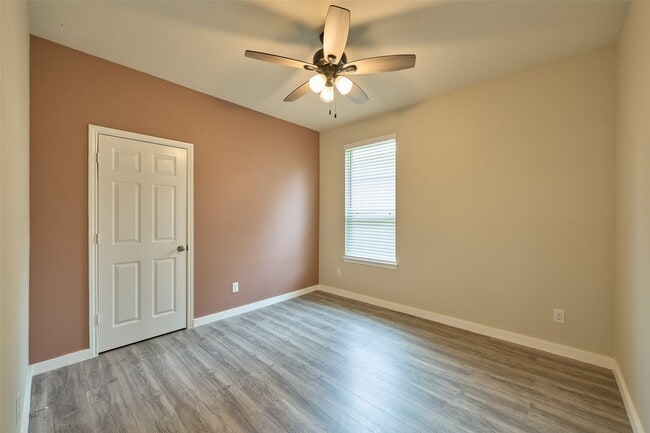 Building Photo - 2214 Timberland Country Ct