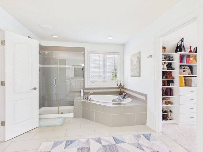 Building Photo - 12106 Golden Aster Terrace