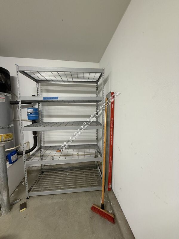 Building Photo - 1922 Willow St