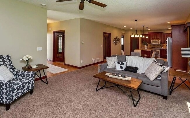 Building Photo - 8700 Wooded Point Dr