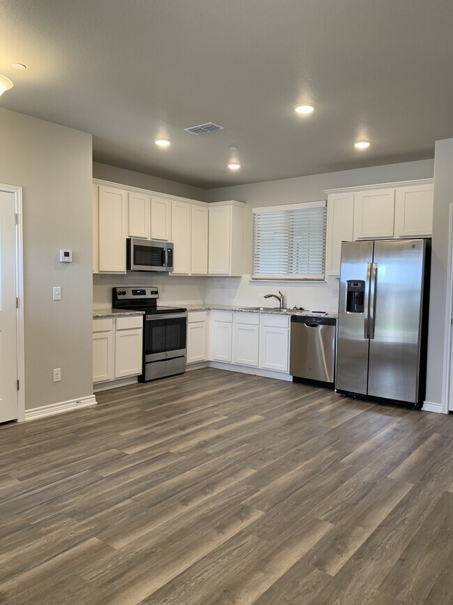 Building Photo - 7607 Stonehollow