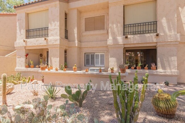 Building Photo - 9708-9708 E Vía Linda