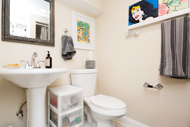 Building Photo - 1319 Corbin Pl NE