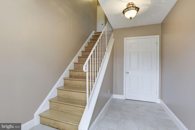Building Photo - 1040 Warbler Pl