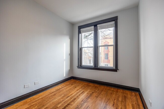 Building Photo - 2842 W Augusta Blvd