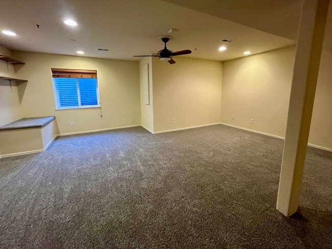 Building Photo - Adorable 3 story, 3BR/3.5BA Townhome w/ detached garage!