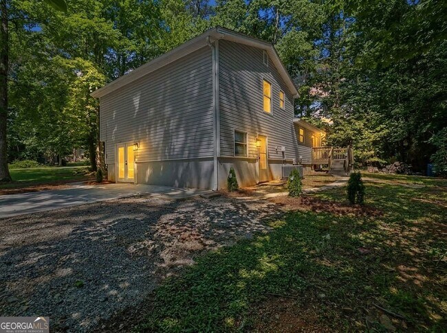Building Photo - 1909 Suwanee Valley Rd NW