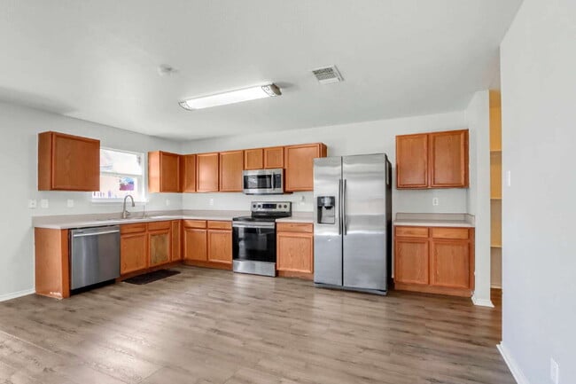 Building Photo - "Spacious 4-Bed, 3-Bath Retreat with Solar Panels!"