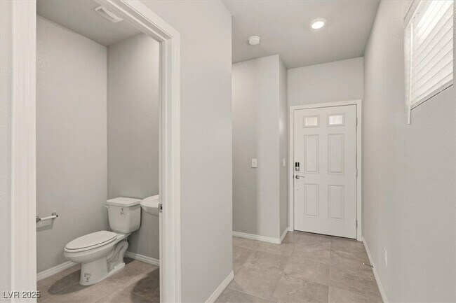 Building Photo - 3828 Ramura Ave