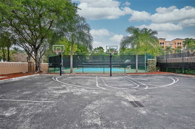 Building Photo - 19501 E Country Club Dr