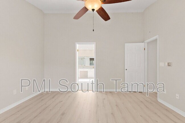 Building Photo - 3110 W Villa Rosa St