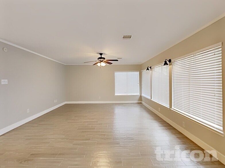 Building Photo - 21880 Silver Oak Ct