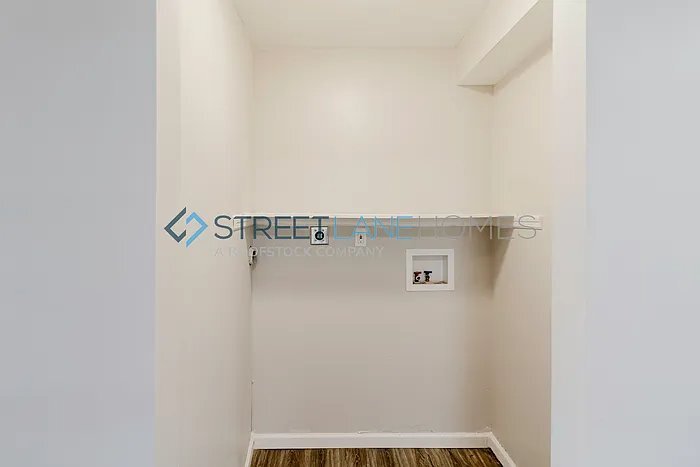 Building Photo - 610 16th Pl SW