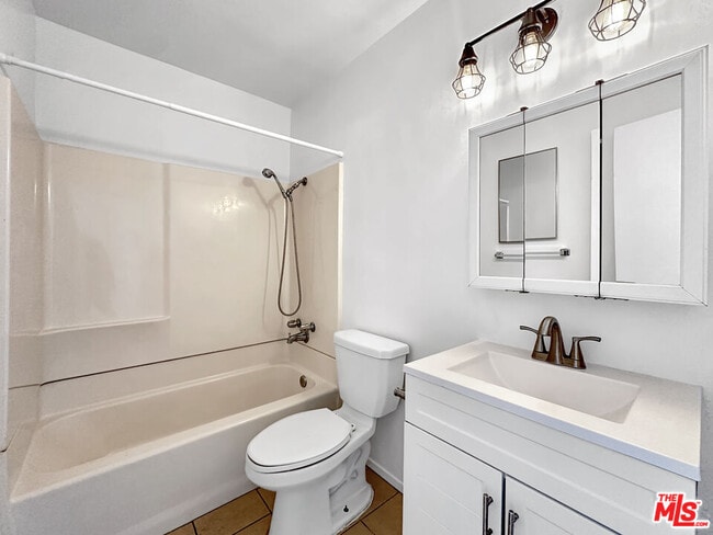 Building Photo - 5113 Roseland St