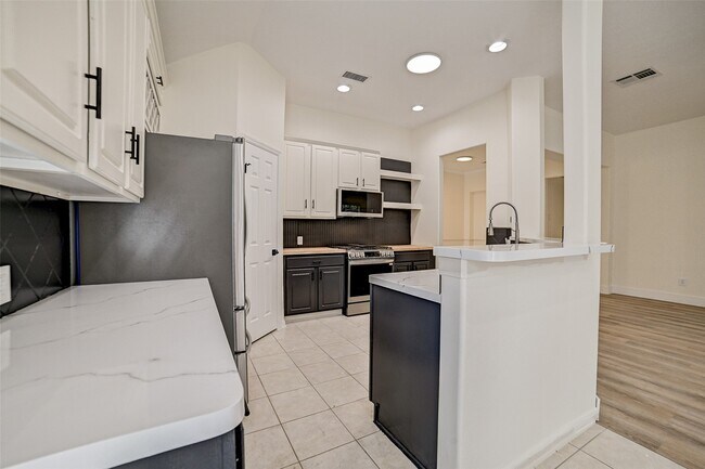 Building Photo - 70 Camber Pine Pl