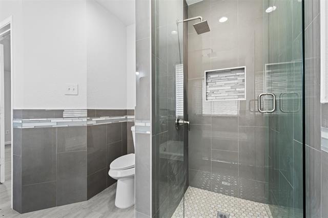 Building Photo - 619 White Swan Dr