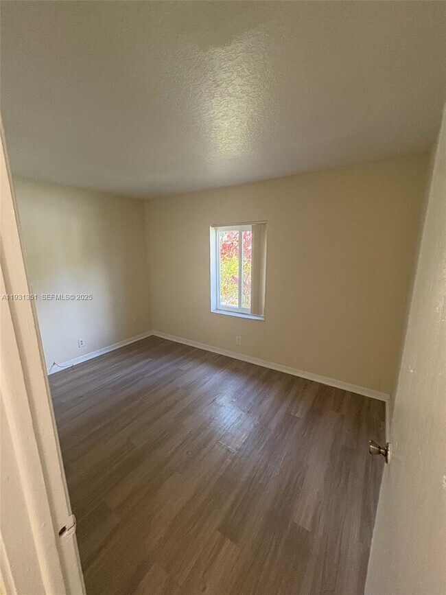 Building Photo - 333 SW 80th Terrace