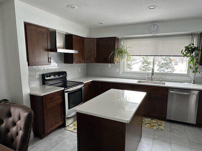 Building Photo - 5017 Saffron Dr