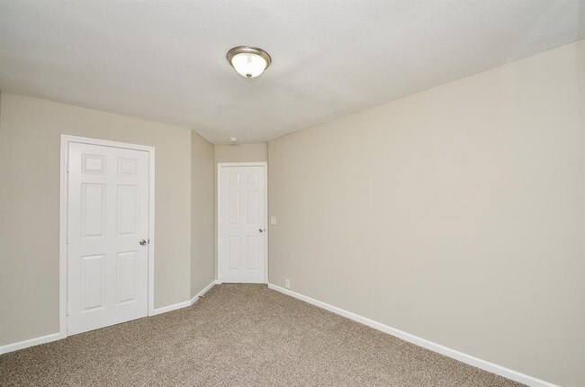 Building Photo - 718 Pine Lodge Dr