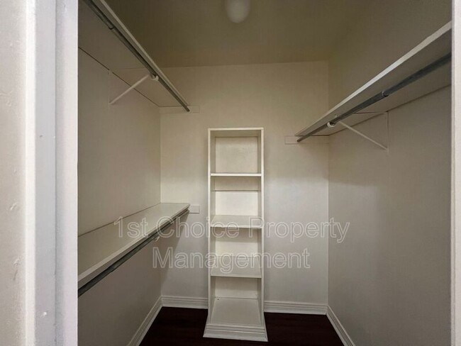 Building Photo - 4405 Bellaire Dr S