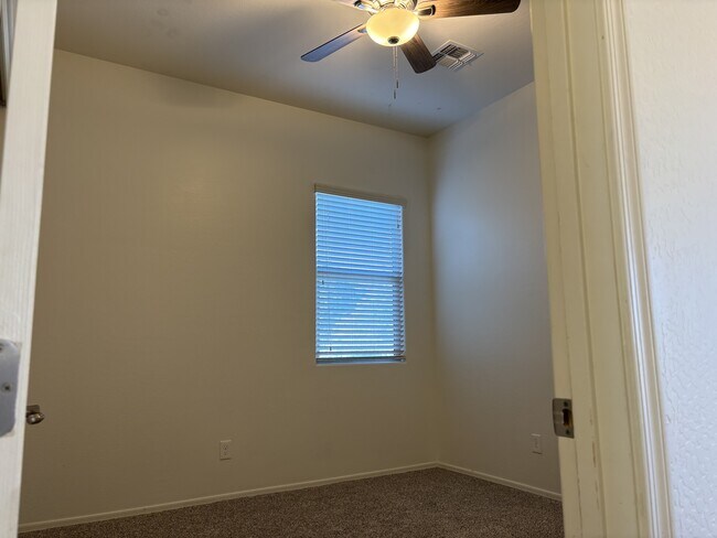 Building Photo - 8037 W Spur Dr