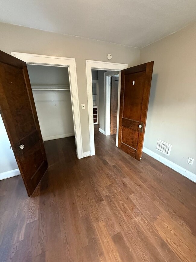 Building Photo - 3 bedroom 1.5 bath