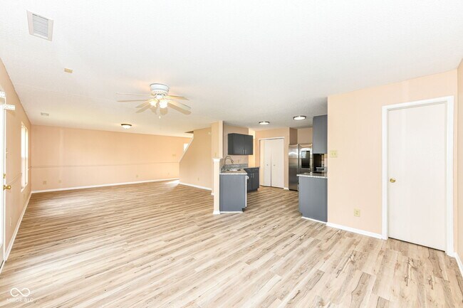 Building Photo - 1155 Redwood Dr