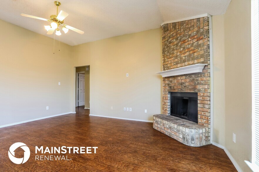 Building Photo - 1017 Glencrest Dr