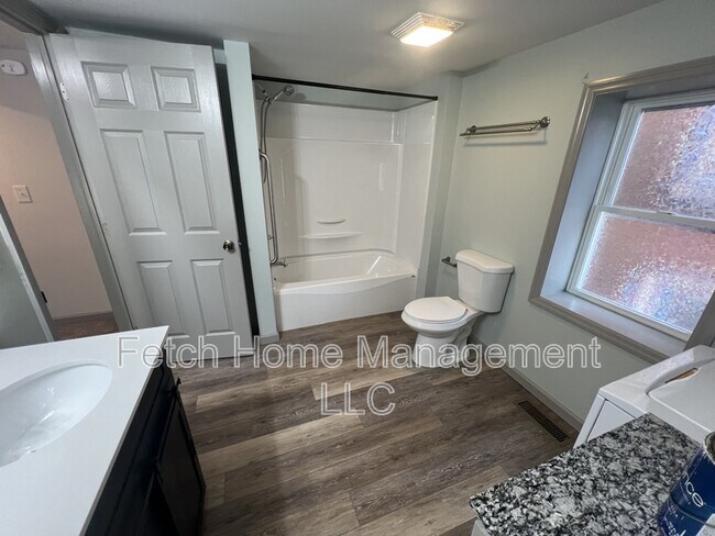 Building Photo - 34 N Lee St