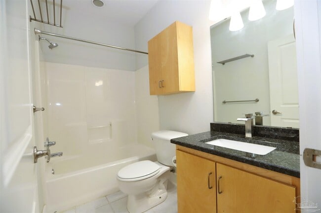Building Photo - 613 N Alcaniz St