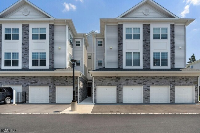 Primary Photo - 19 Veterans Wy