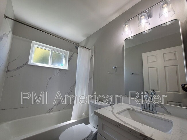 Building Photo - 9275 Defiance Cir