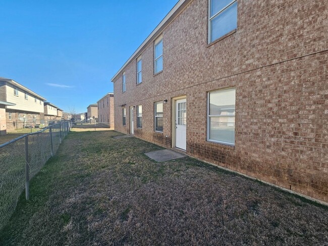 Building Photo - AVAILABLE NOW!